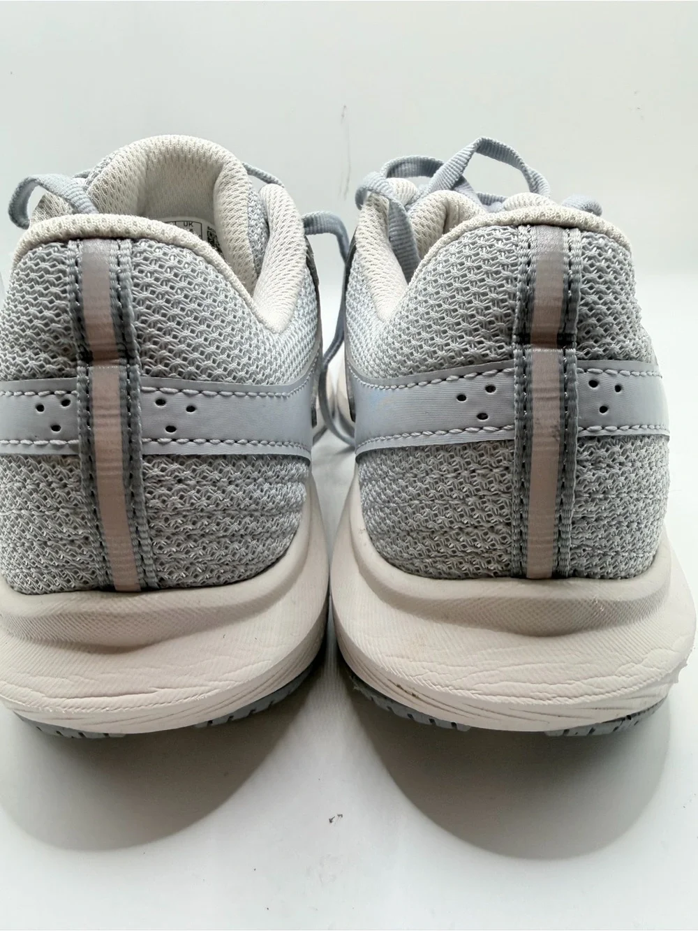 Saucony Women's Light Gray Athletic Running Shoes